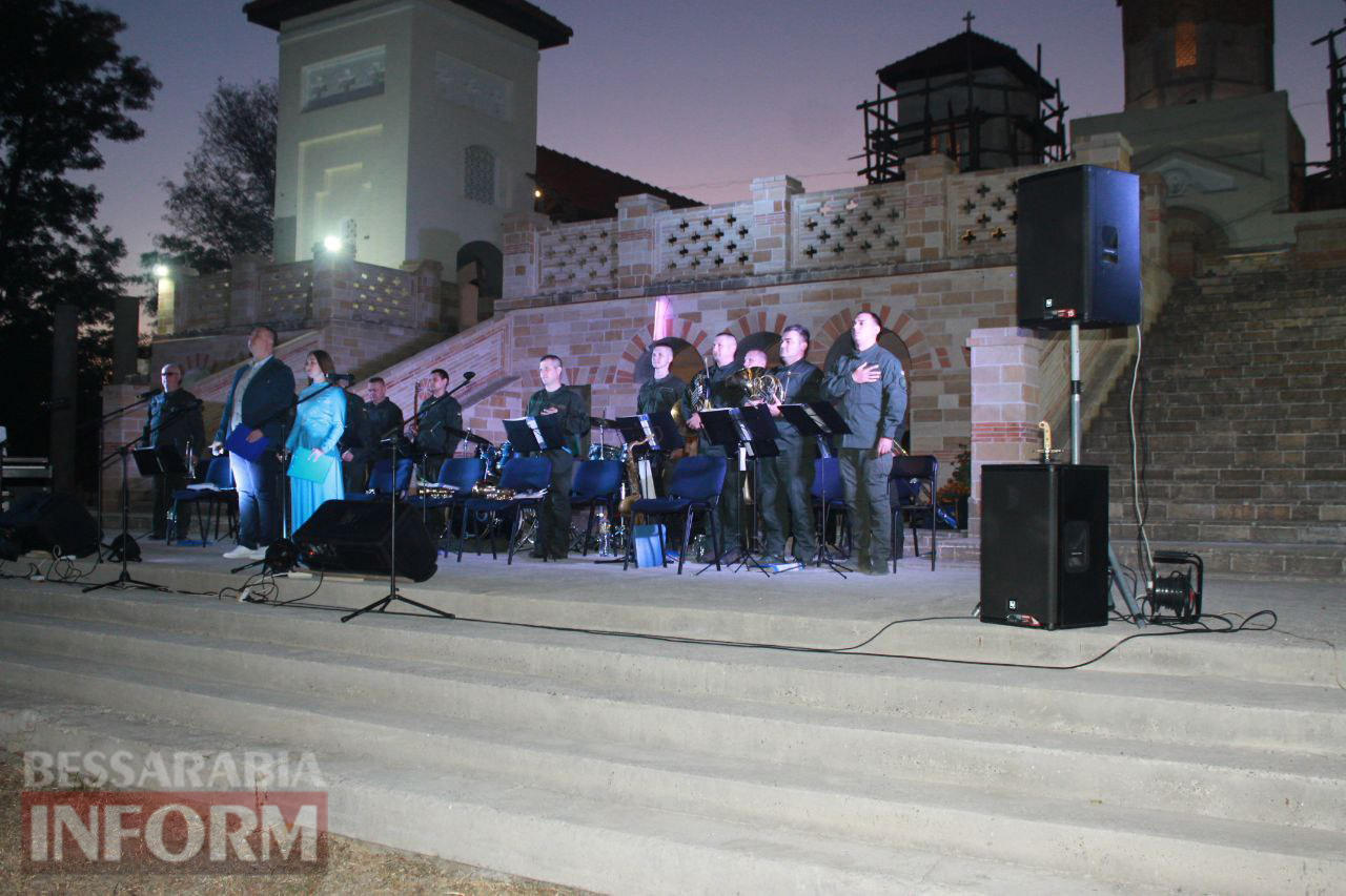 Для жителей Арциза благотворительный концерт сыграл военный оркестр Нацгвардии. Сколько задано