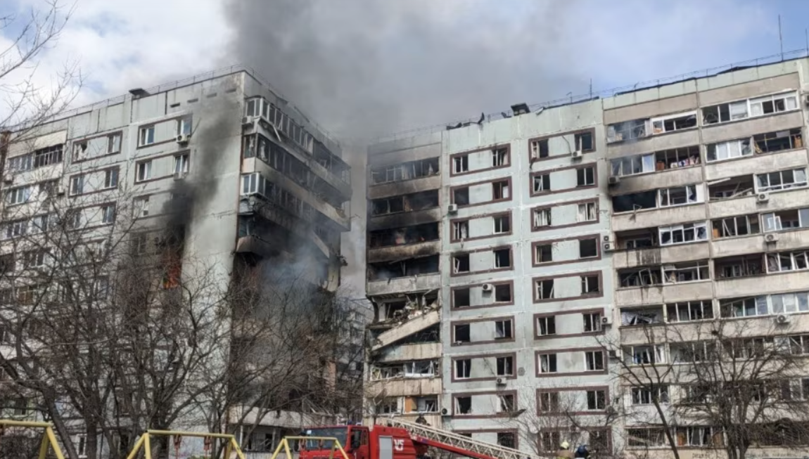 Российские войска ночью ракетами атаковали Запорожье: есть попадания в многоэтажку, раненые и погибшие
