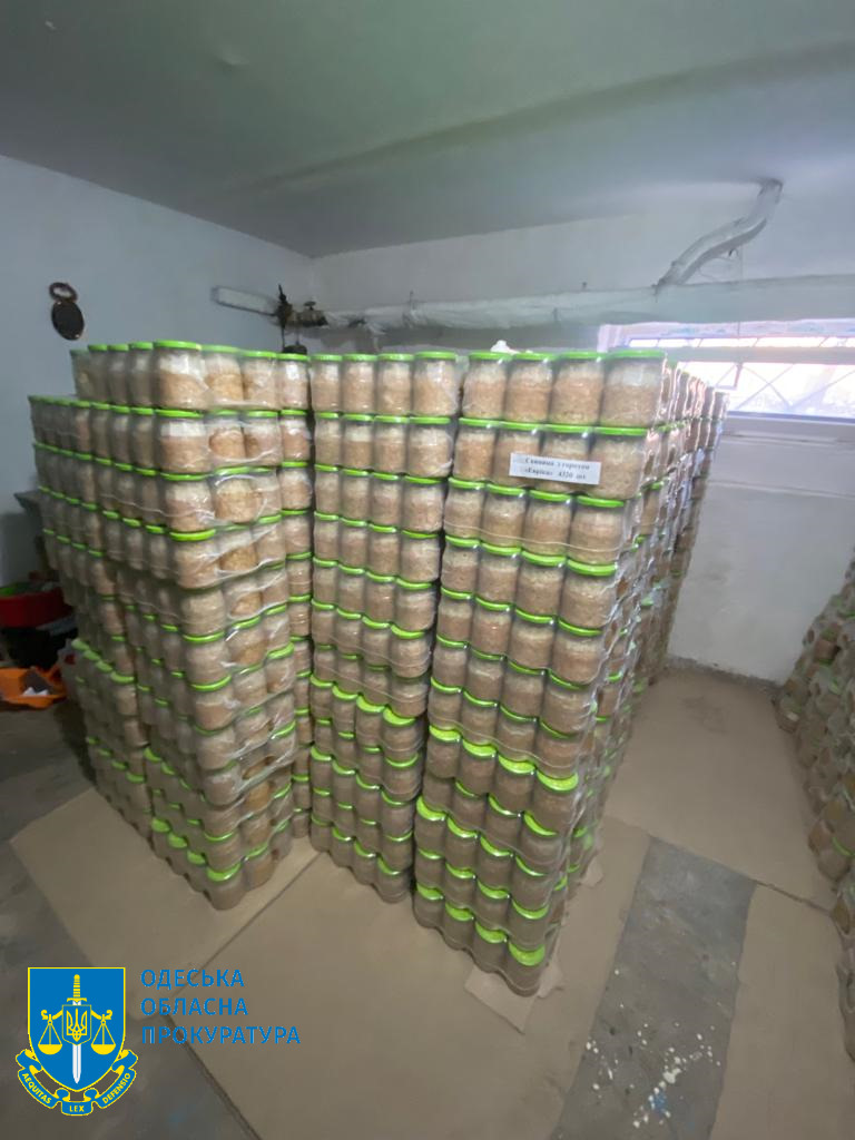 «Мошенница» из Черноморска за поставку некачественных консервов для матрезерва предстанет перед судом