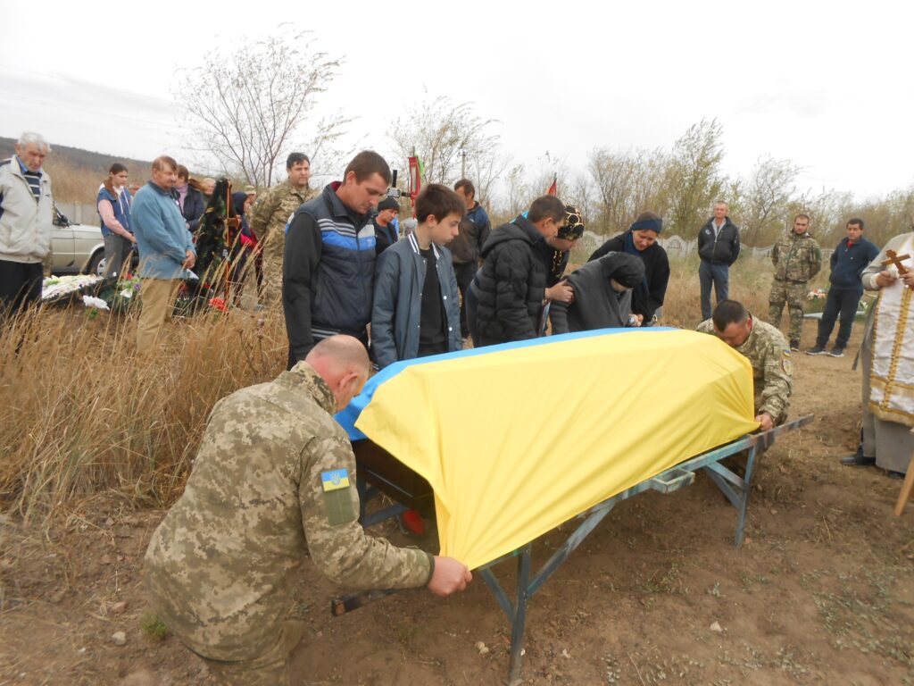 На Болградщині віддали останню шану воїну, який загинув під Бахмутом та з січня рахувався зниклим безвісти