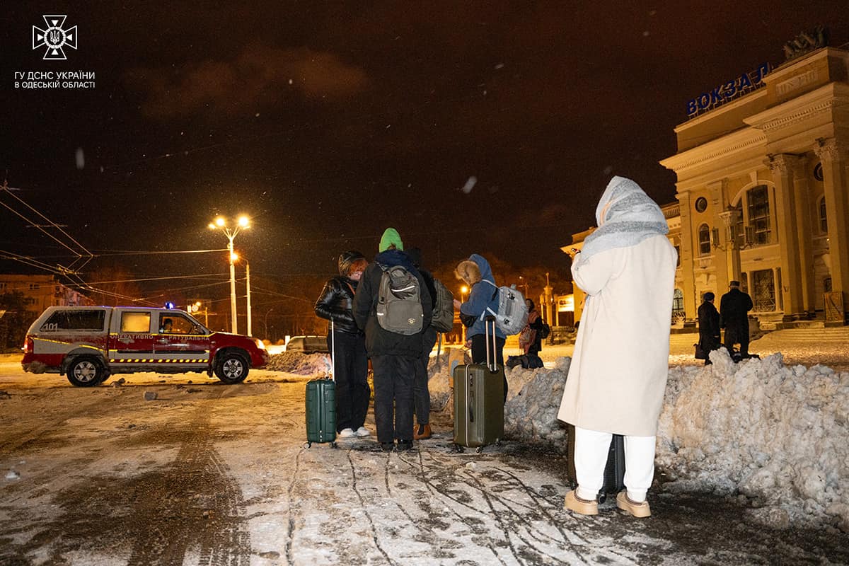 Спасатели Одесщины показали, как освобождали людей, ставших заложниками вьюги