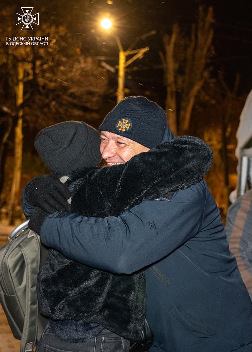 Рятувальники Одещини показали, як визволяли людей, котрі стали заручниками хуртовини