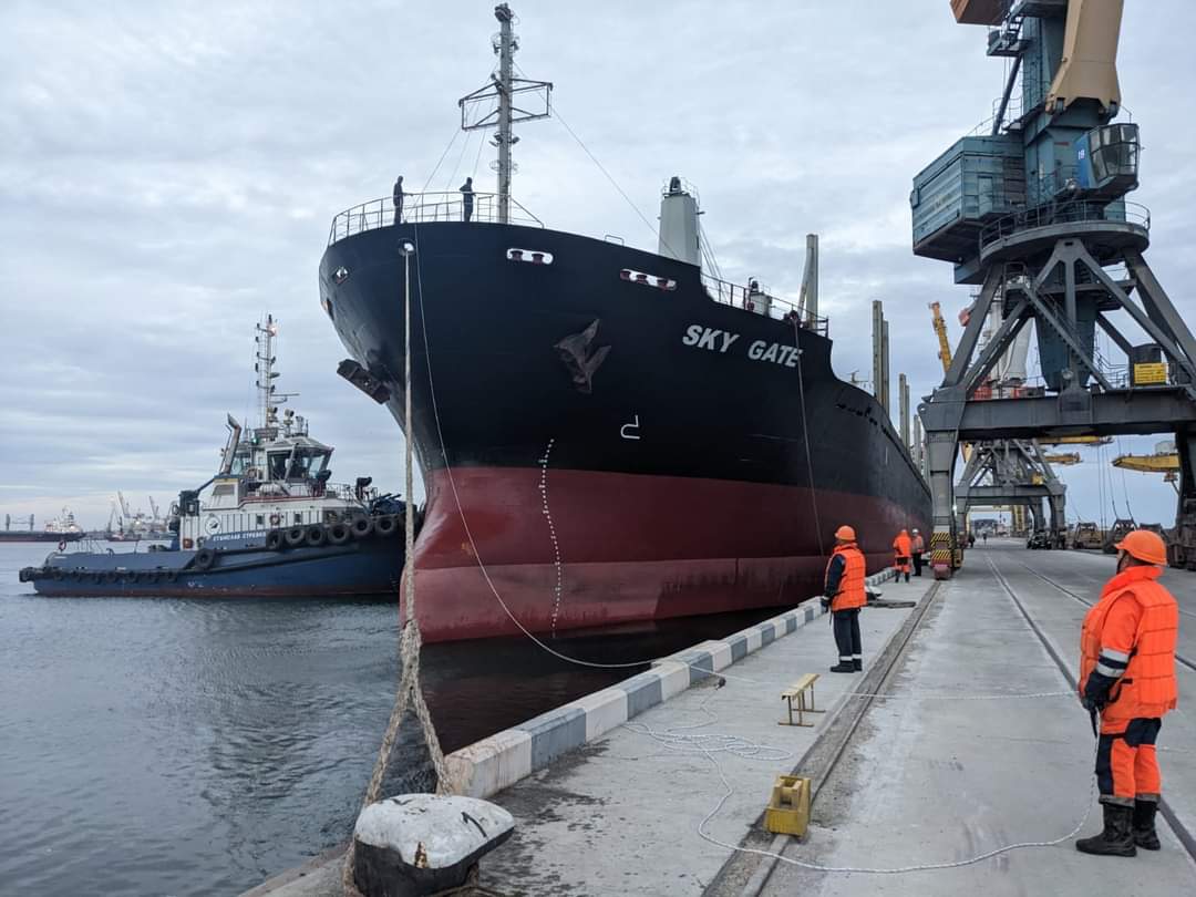 Рекорди попри виклики війни: морські порти Одещини перевершили торішні показники з обробки вантажів - підсумки