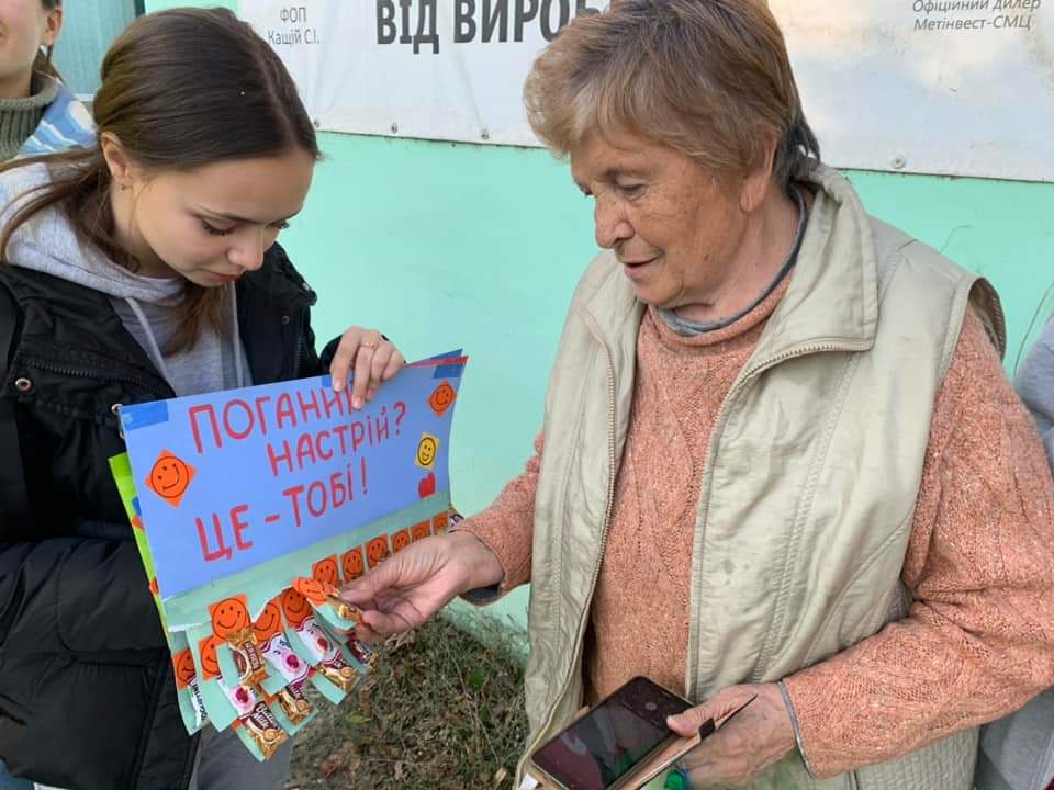 Подарунок в обмін на посмішку: у Всесвітній день доброти учні Тарутинського ліцею провели акцію "Не сумуй!"