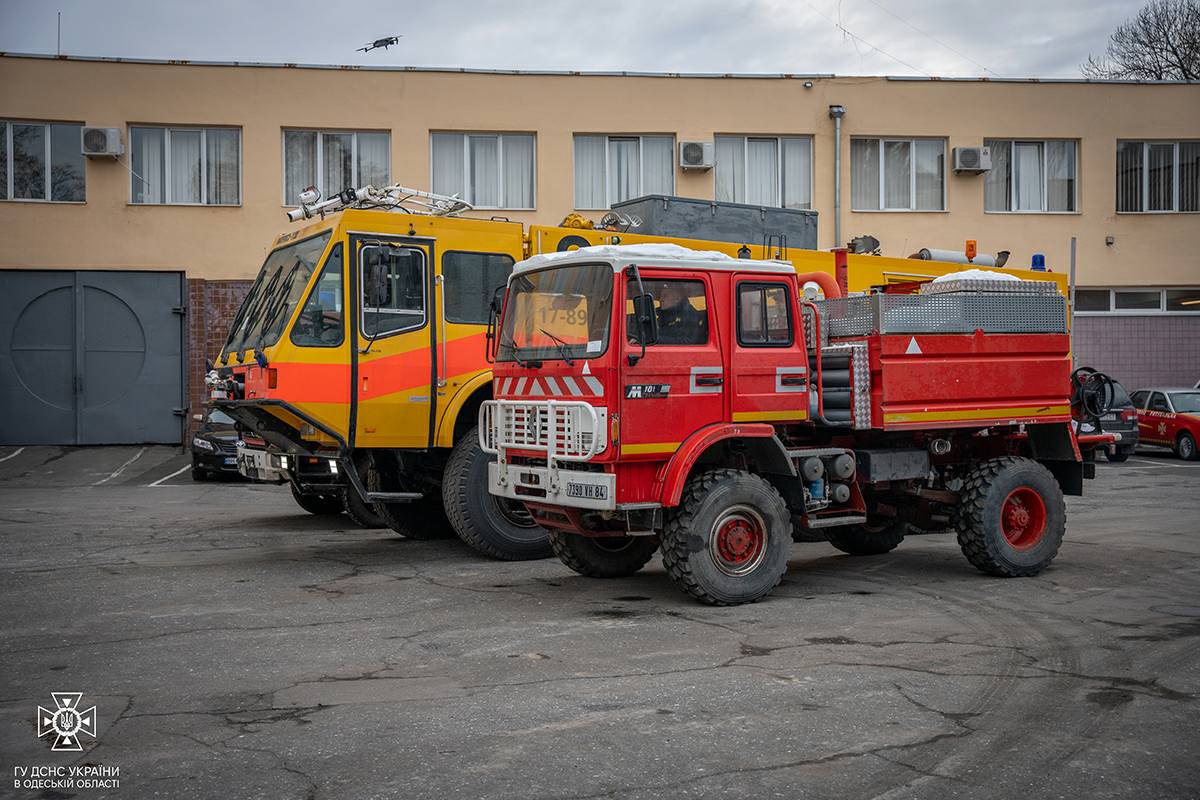 Щедрость для безопасности: Одесские спасатели получили три новых автомобиля от нидерландского фонда HGBF