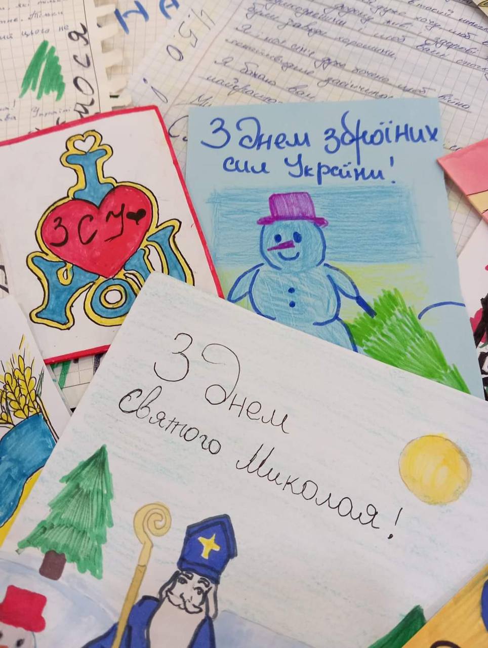 Щедрость и благодарность в душах юных патриотов: дети Одесщины готовят военным сюрпризы ко Дню ВСУ и Дню святого Николая