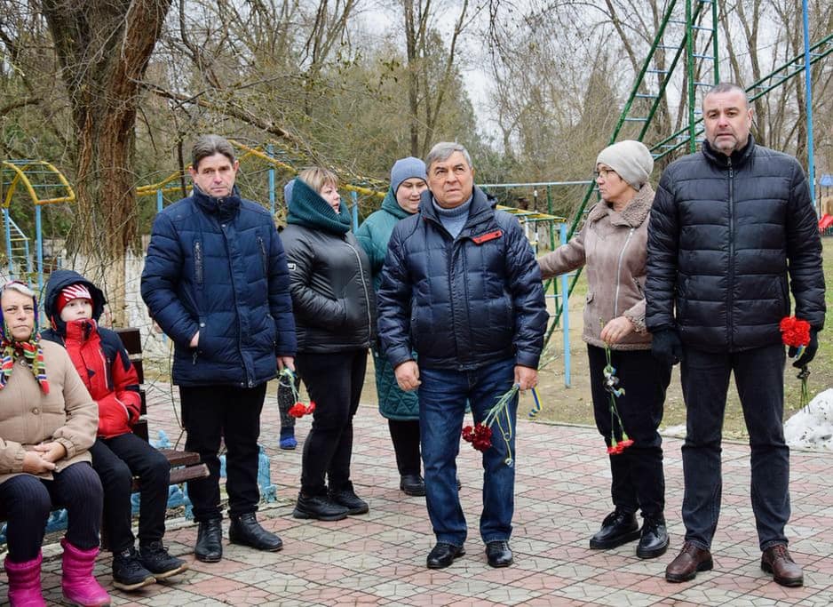 В Саратской общине ко Дню Вооруженных сил Украины открыли несколько мемориальных табличек с именами Героев