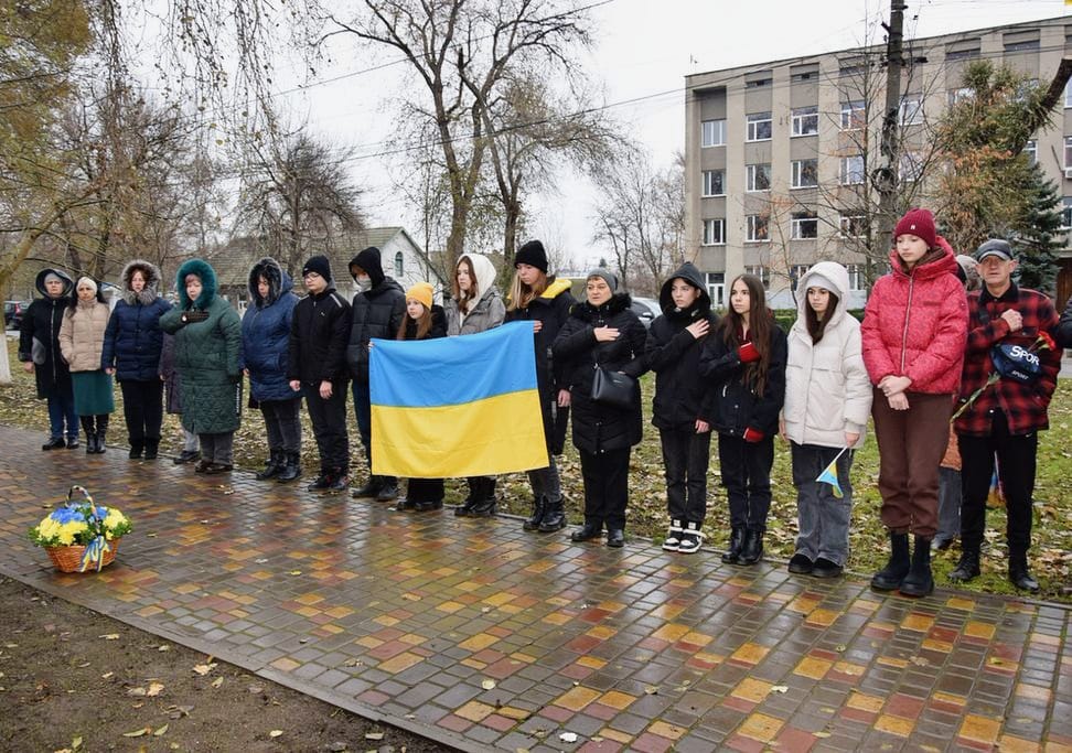 В Саратской общине ко Дню Вооруженных сил Украины открыли несколько мемориальных табличек с именами Героев