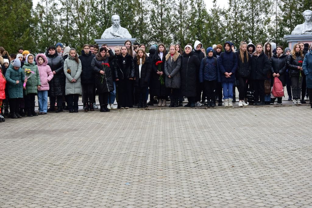 В Саратской общине ко Дню Вооруженных сил Украины открыли несколько мемориальных табличек с именами Героев