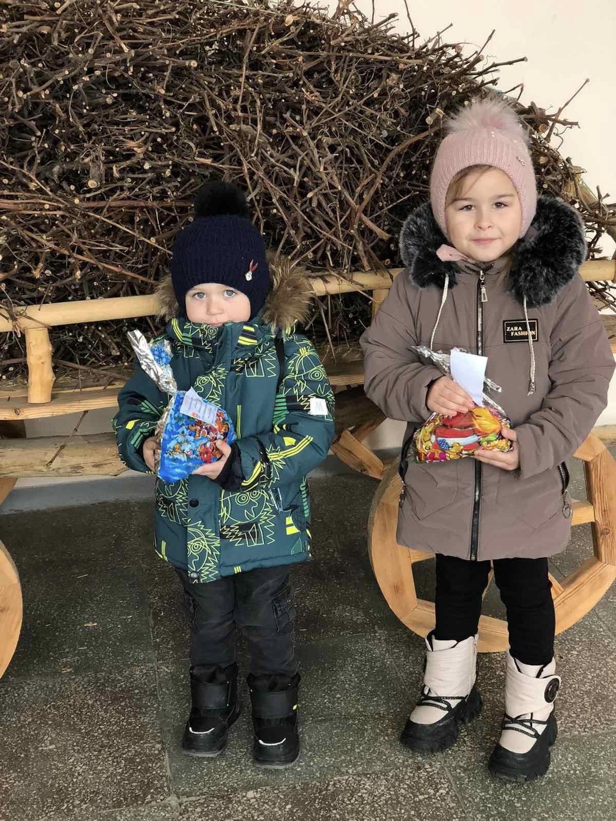 Майже 250 тисяч гривень на подарунки: хто з дітей Болградської громади отримує новорічні солодощі