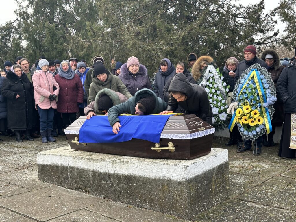 Без батька залишилися двоє дітей: Саф'янівська громада віддала останню шану Захиснику Геннадію Іванову