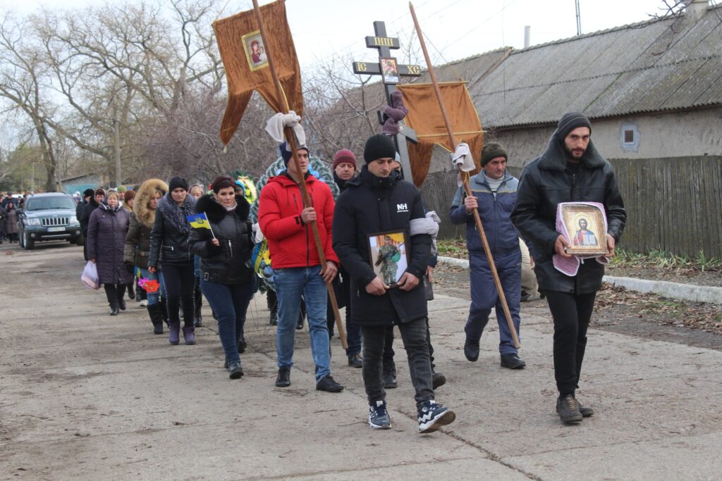 Без батька залишилися двоє дітей: Саф'янівська громада віддала останню шану Захиснику Геннадію Іванову