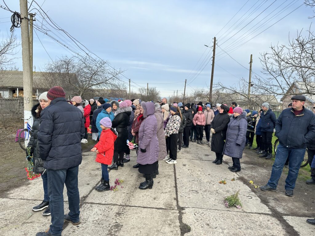 Без батька залишилися двоє дітей: Саф'янівська громада віддала останню шану Захиснику Геннадію Іванову