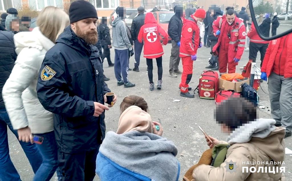 В Одесі рятувальники під завалами знайшли тіло жінки, а поліцейські продовжують документувати наслідки ворожої атаки