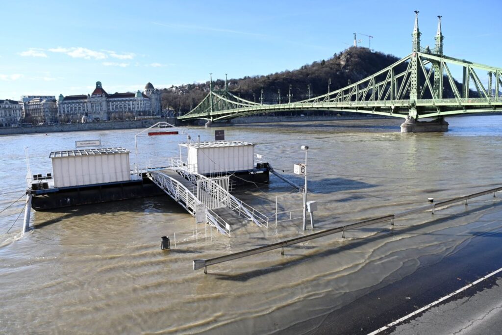 Уровень воды самый высокий за последнее десятилетие: Дунай вышел из берегов