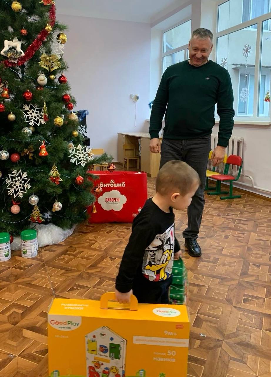 Олег Кипер поздравил с Днем Святого Николая малышей из Измаильского специализированного дома ребенка