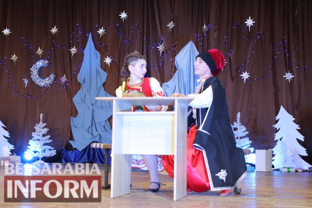 «Байки старої відьми»: театральна студія «ОнгЪл» подарувала гостям та мешканцям Болграда традиційну різдвяну виставу
