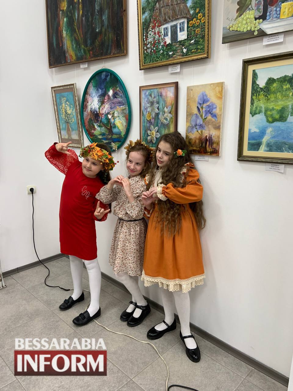 "Осінні карнавали" в Ізмаїльській галереї: музично-поетична вистава на вірші Ліни Костенко у виконанні театру-студії "Едельвейс"