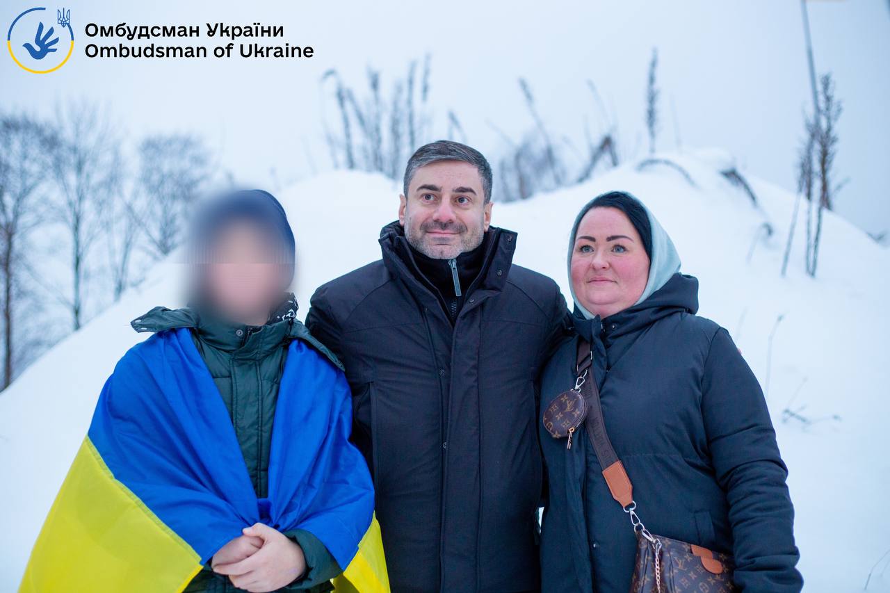 Святий Миколай в дії: ще 8 українських дітей сьогодні повернулись додому
