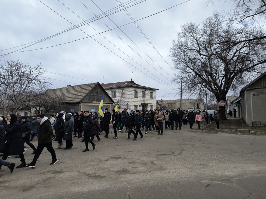 Кілометрова процесія людей та автівок: у Татарбунарах віддали останню шану двом Героям