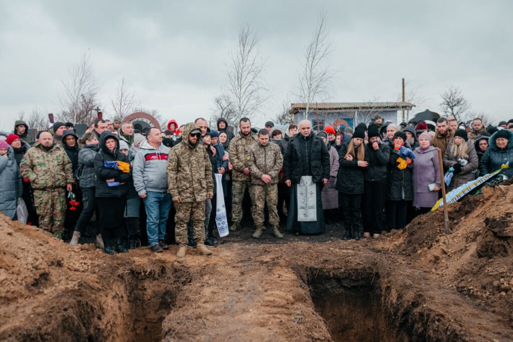 Кілометрова процесія людей та автівок: у Татарбунарах віддали останню шану двом Героям