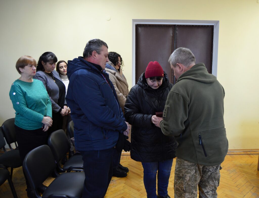 Родині загиблого навідника з Білгород-Дністровщини вручили орден "За мужність" III ступеня