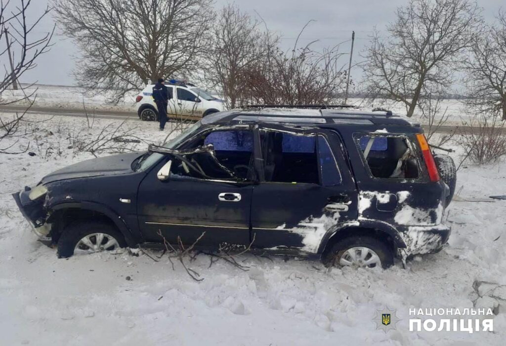 Злетів з дороги та перекинувся у кювет: у Білгород-Дністровському районі у ДТП загинув водій легковика