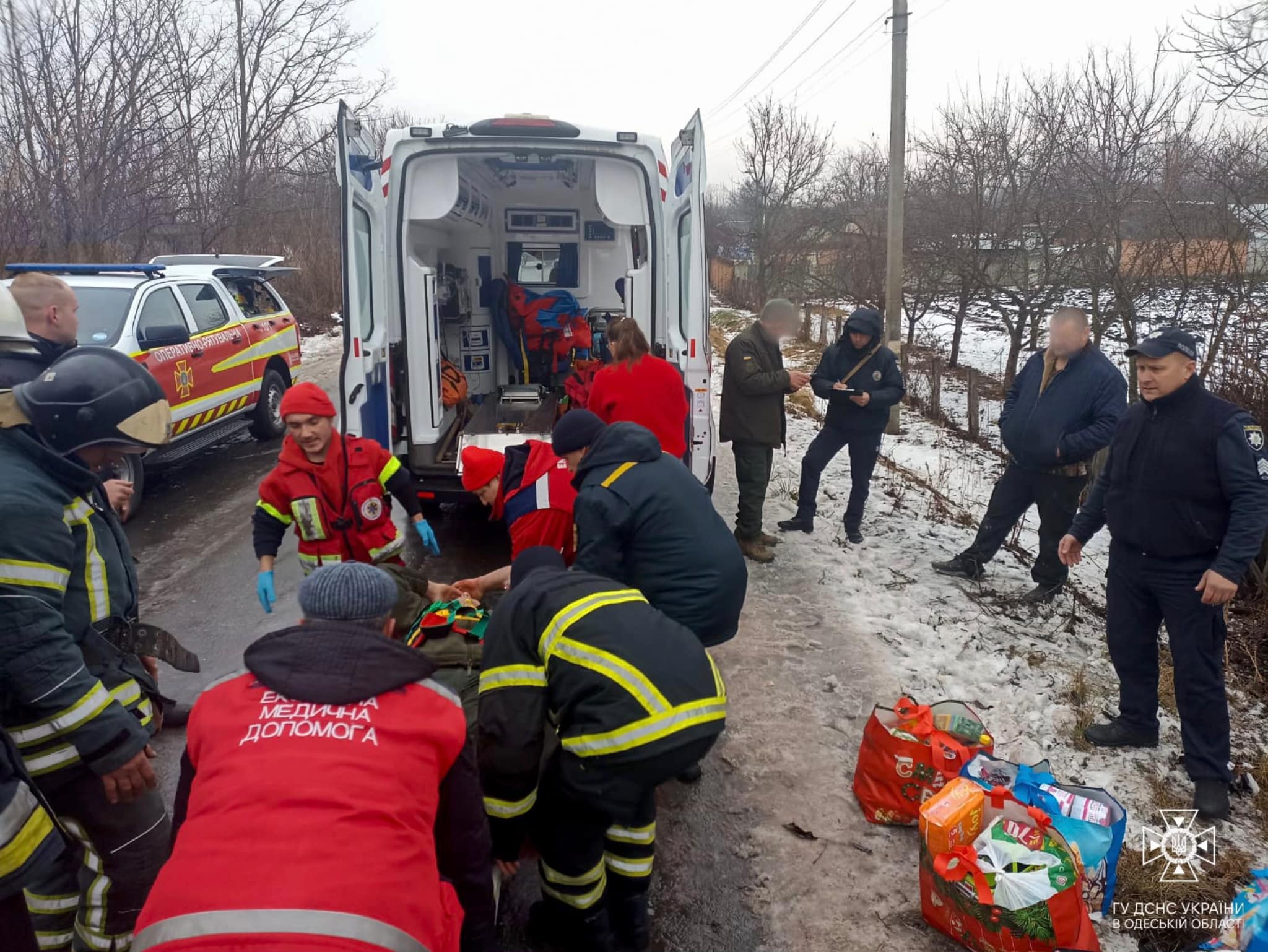 На Одещині через ДТП водія затисло у салоні понівеченого авто: знадобилась допомога рятувальників