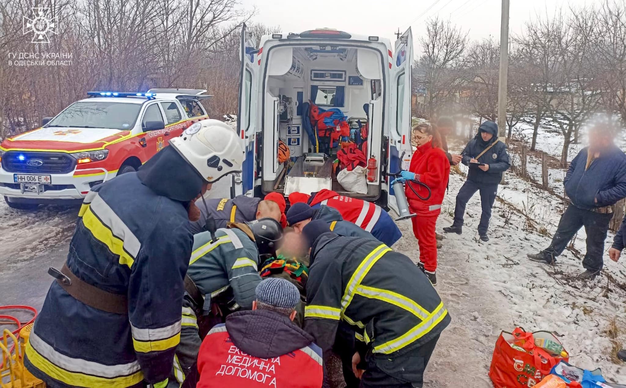 На Одещині через ДТП водія затисло у салоні понівеченого авто: знадобилась допомога рятувальників