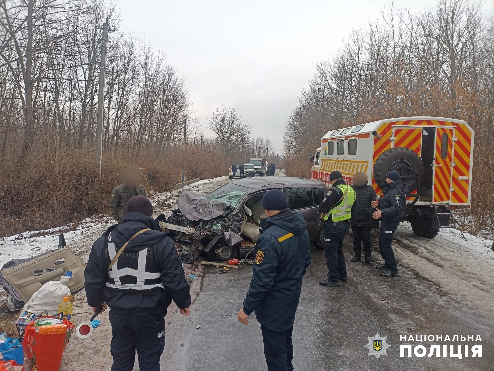 На Одещині через ДТП водія затисло у салоні понівеченого авто: знадобилась допомога рятувальників