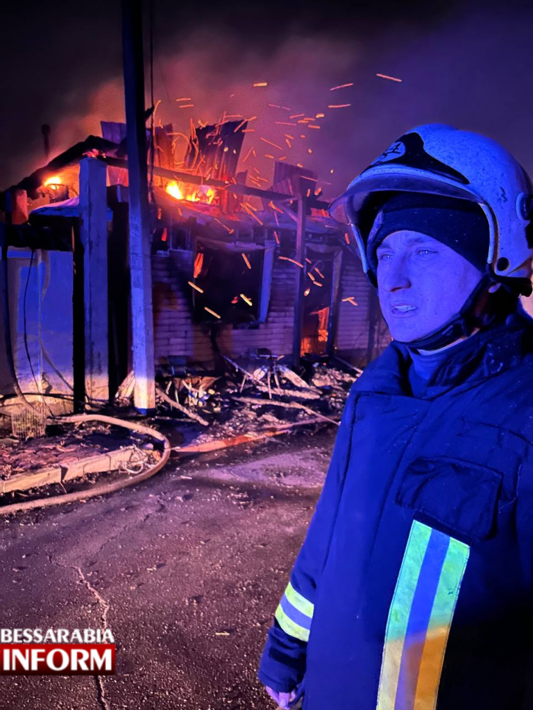 Масштабный пожар в Заливе: три часа огнеборцы укрощали пламя, которое унесло жизнь мужчины и распространилось на несколько домов