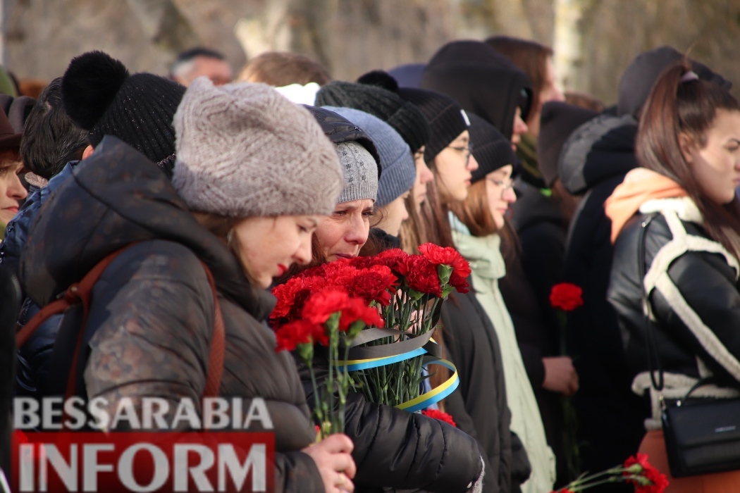 В опорному закладі Болградської міської ради увічнили пам’ять восьми загиблих на війні випускників 