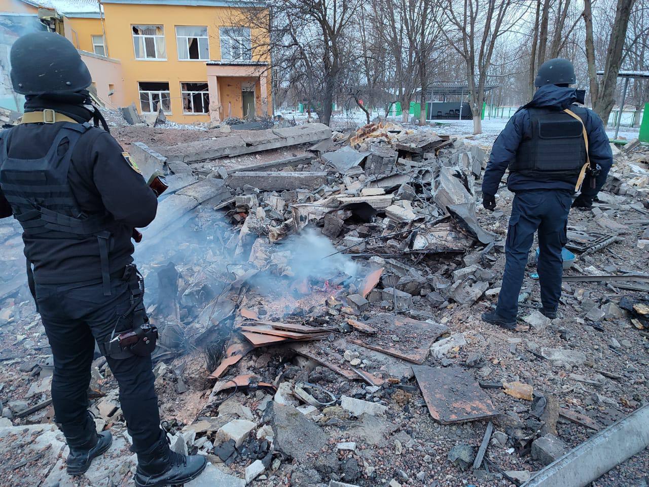 Черговий ранковий ракетний обстріл України: є влучання та постраждалі