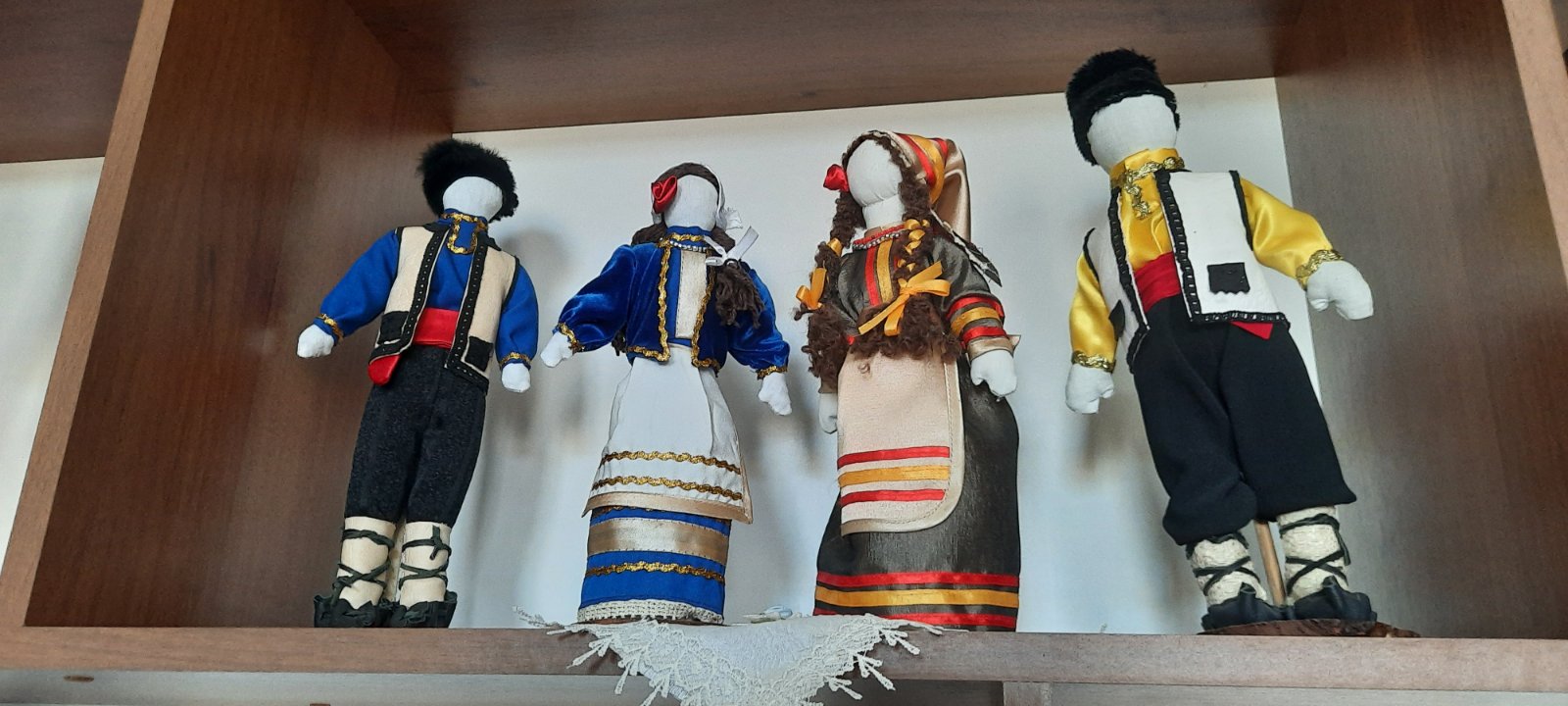 Великі дівчатка не грають у ляльки, вони наділяють їх енергетикою свого роду: історія створення унікальної колекції успішної гагаузки з Бессарабії Ольги Кулаксиз