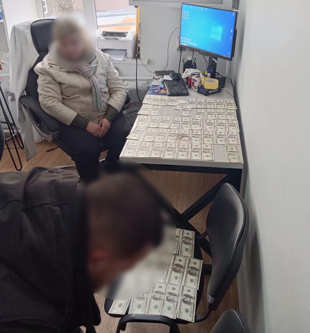 Щоб стати інвалідом, заплатіть: на Одещині поліцейські викрили завідувача консультативно-поліклінічного відділення