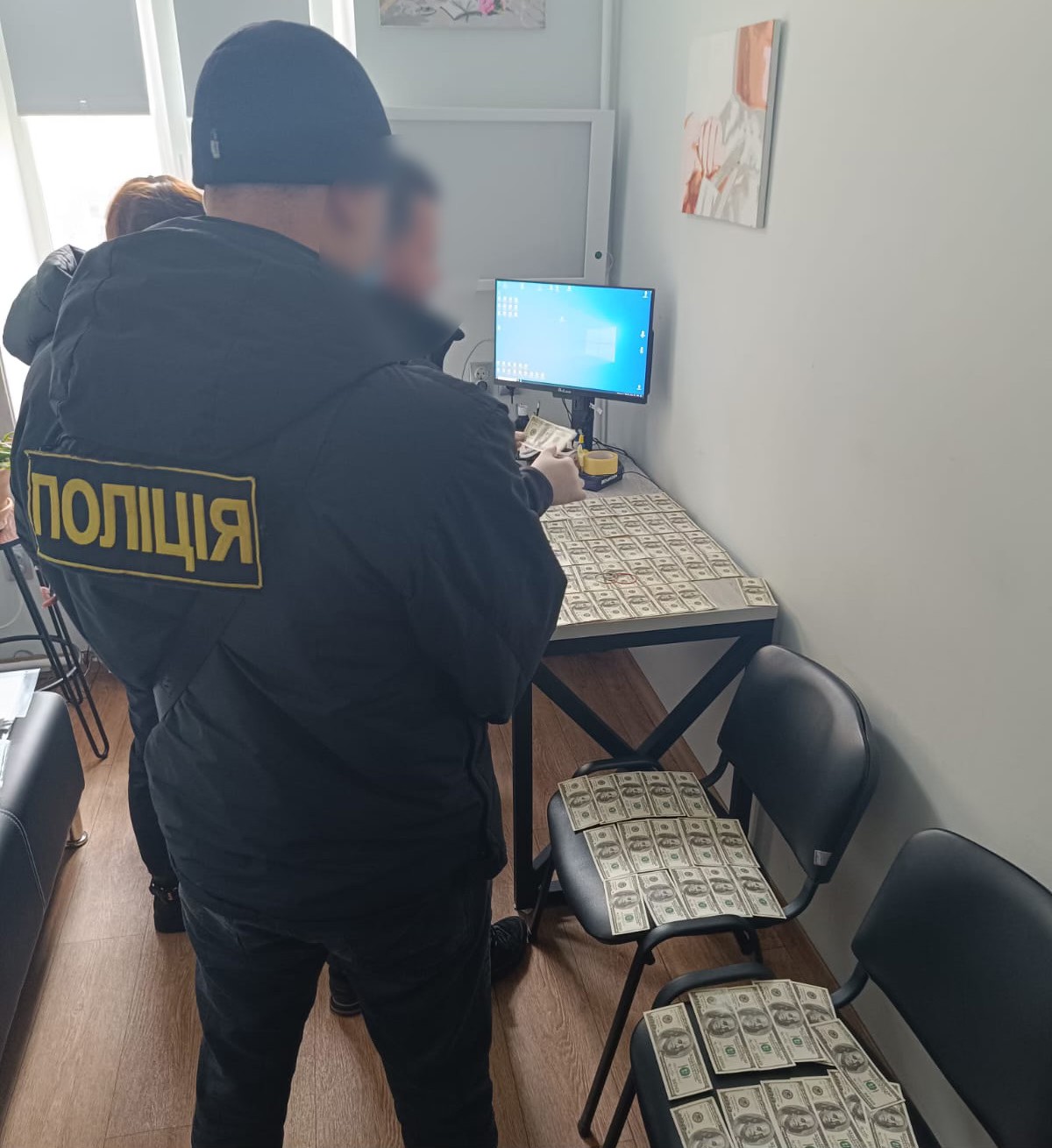 Щоб стати інвалідом, заплатіть: на Одещині поліцейські викрили завідувача консультативно-поліклінічного відділення