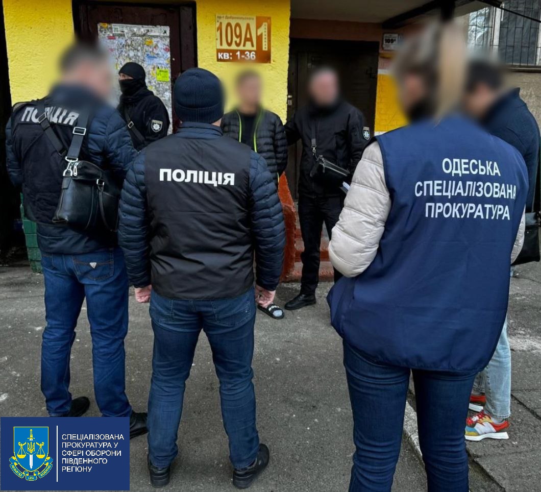 В Одесской области мужчина совместно с работником ТЦК обещал ухилянту помочь уехать за границу