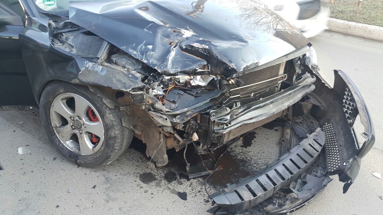 В Измаиле произошло ДТП: микроавтобус влетел в столб