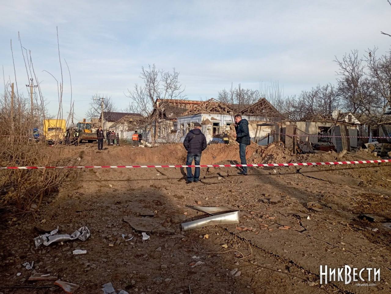 Зранку Україна піддалась комбінованій атаці з ракет та шахедів: є влучання та постраждалі