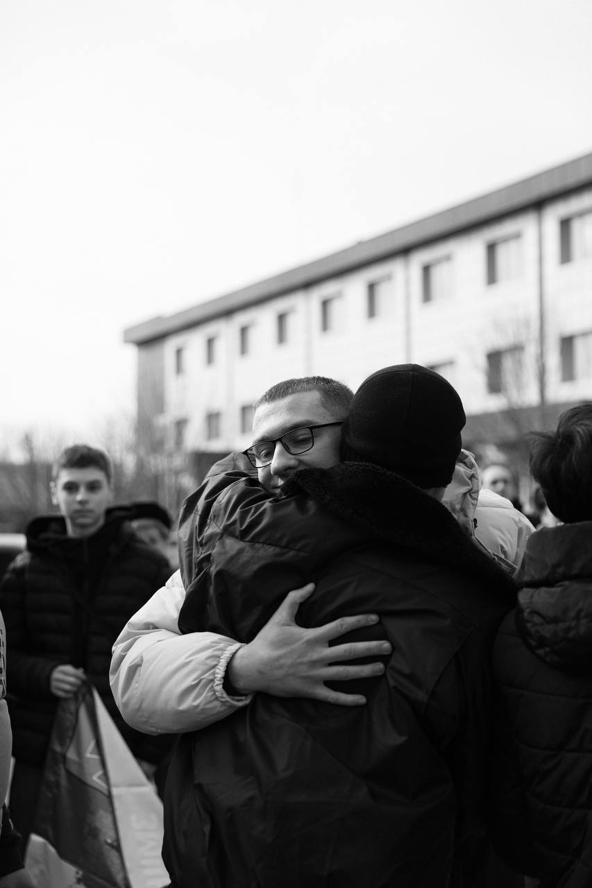 Ренийцы тепло встретили в родном городе освобожденного из плена Защитника Змеиного Александра Куртева (добавлено фото)