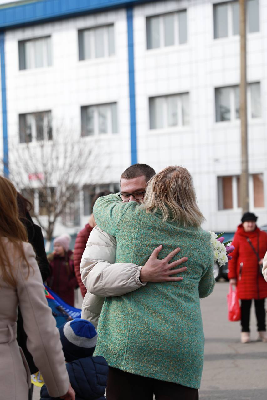 Ренийцы тепло встретили в родном городе освобожденного из плена Защитника Змеиного Александра Куртева (добавлено фото)