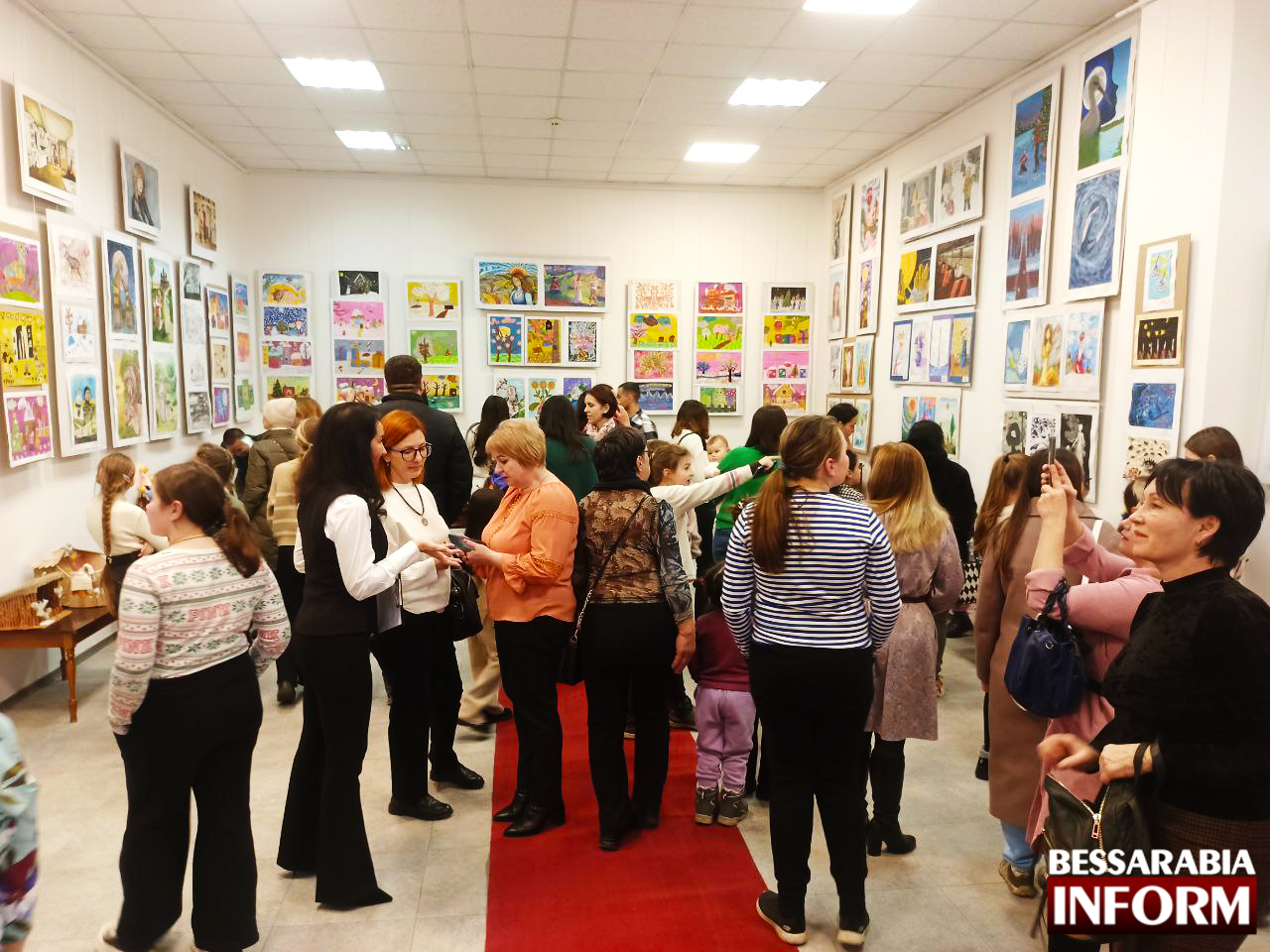 Воспитанники Измаильской художественной школы за один вечер создали и передали волонтерам десятки оберегов для военных