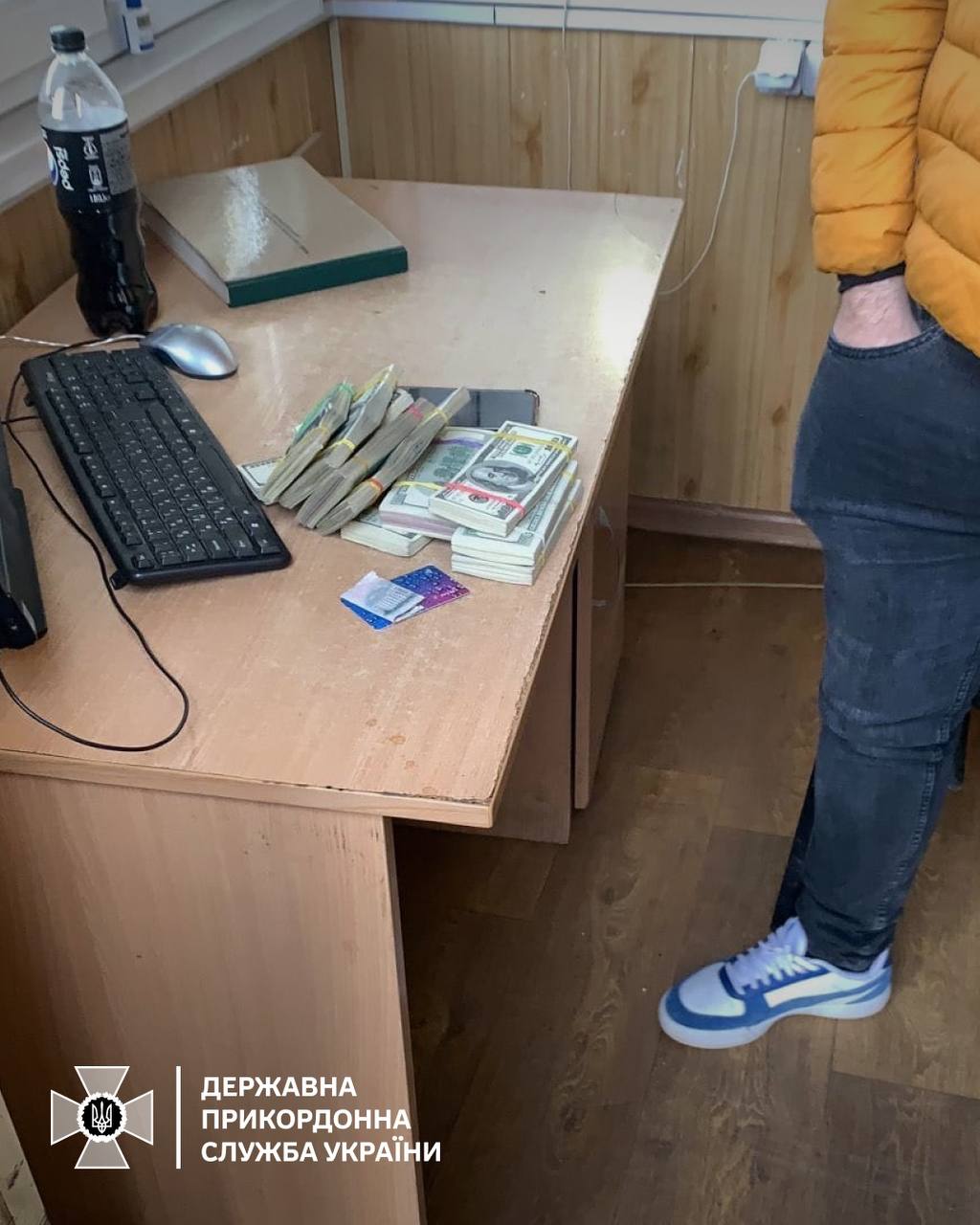 Два гражданина Молдовы пытались незаконно перевезти значительную сумму средств через ЧП «Старокозачее»