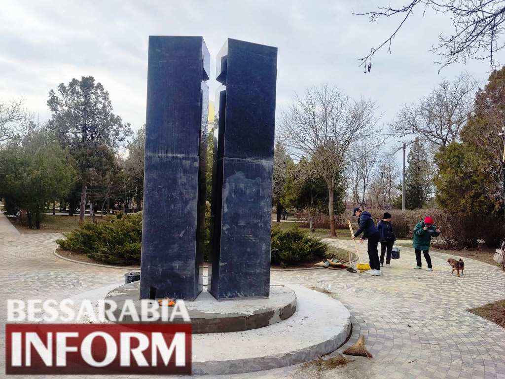 В Болграді ремонтують пам’ятник мешканцям міста, що загинули у ході бойових дій на території інших держав