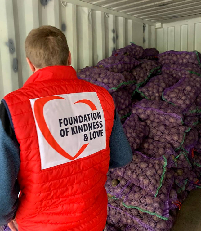 Гуманитарный фронт: международный благотворительный "Фонд Добра и Любви" Александра Дубового два года войны постоянно работает на победу Украины
