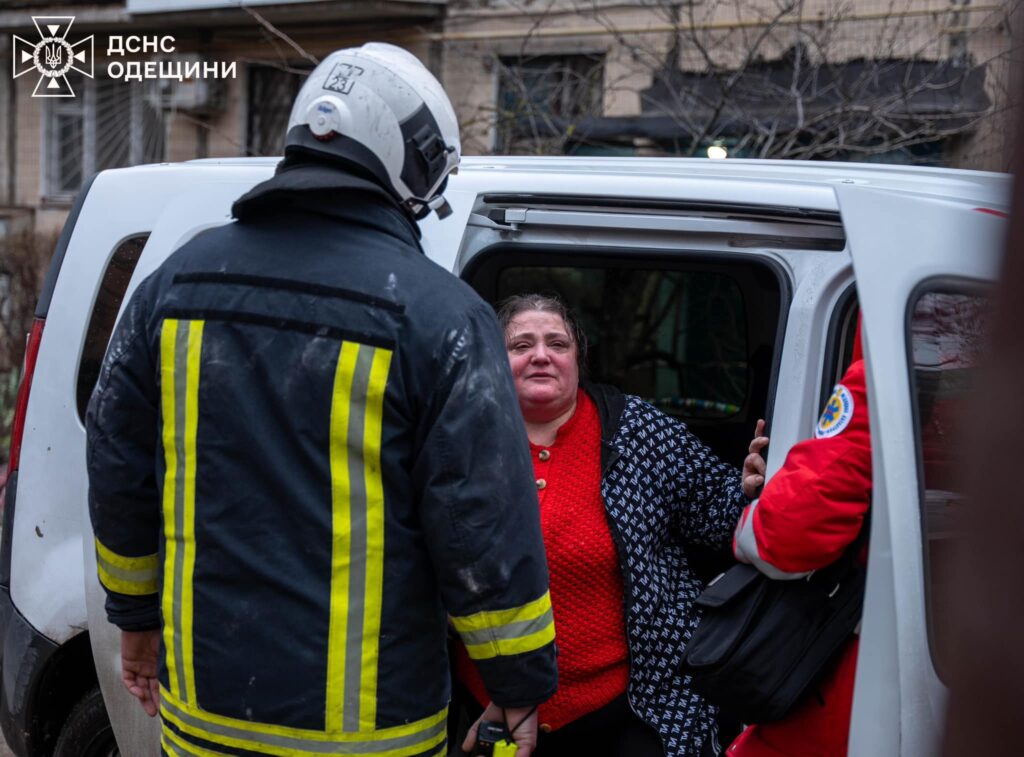 В Одесі спалахнула квартира у багатоповерхівці: є загибла та постраждалі