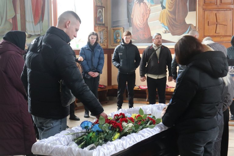 В Арциге отдали последний почет 24-летнему защитнику, жизнь которого оборвала в Одессе российская ракета
