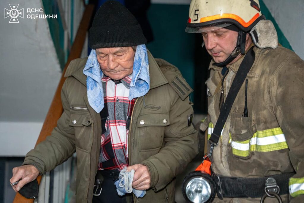 В Одесі спалахнула квартира у багатоповерхівці: є загибла та постраждалі