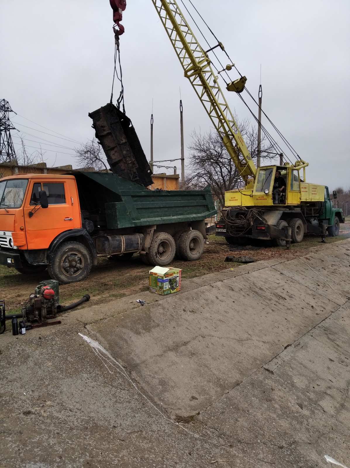 В Болградской области активно расчищают от ила аванкамеры и подводный канал ГНС "Новосельское"