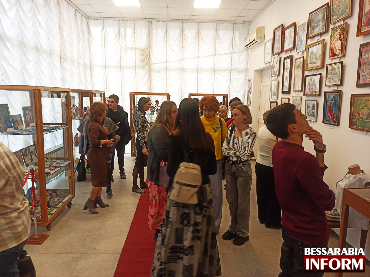 В Ізмаїлі відкрита для глядачів унікальна виставка з 700 різноманітних робіт, виконаних жінками